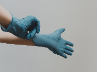  Handschuhe / von Clay Banks auf Unsplash.