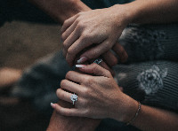 nathan-dumlao-unsplash Hände