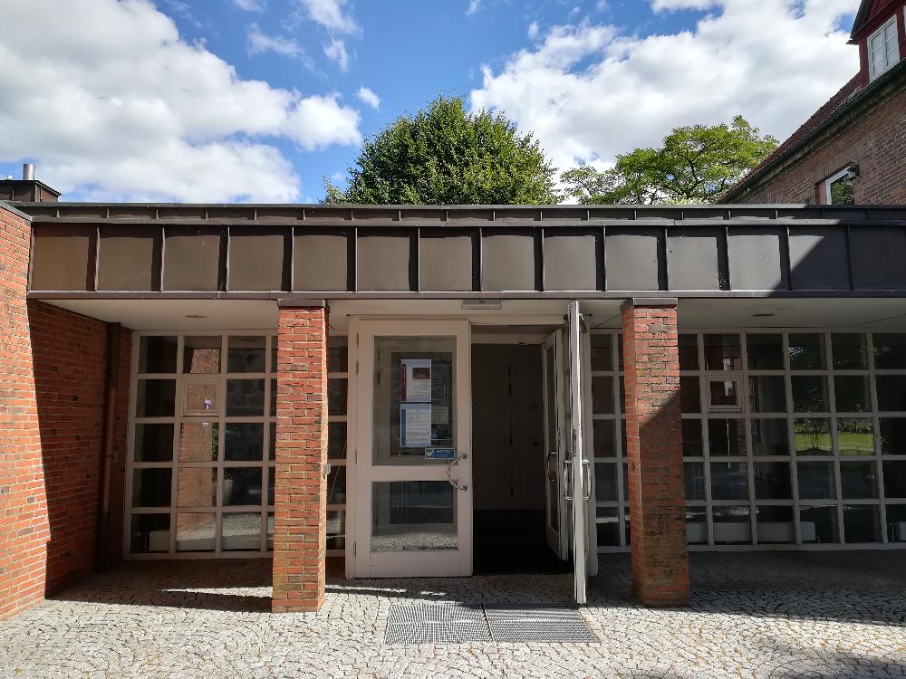 Gemeindehaus Marien offene Tür bei Sonnenschein IMG_20200901_140456.jpg