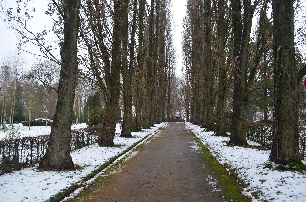 Winter: Eingang Friedhof Kastanienweg