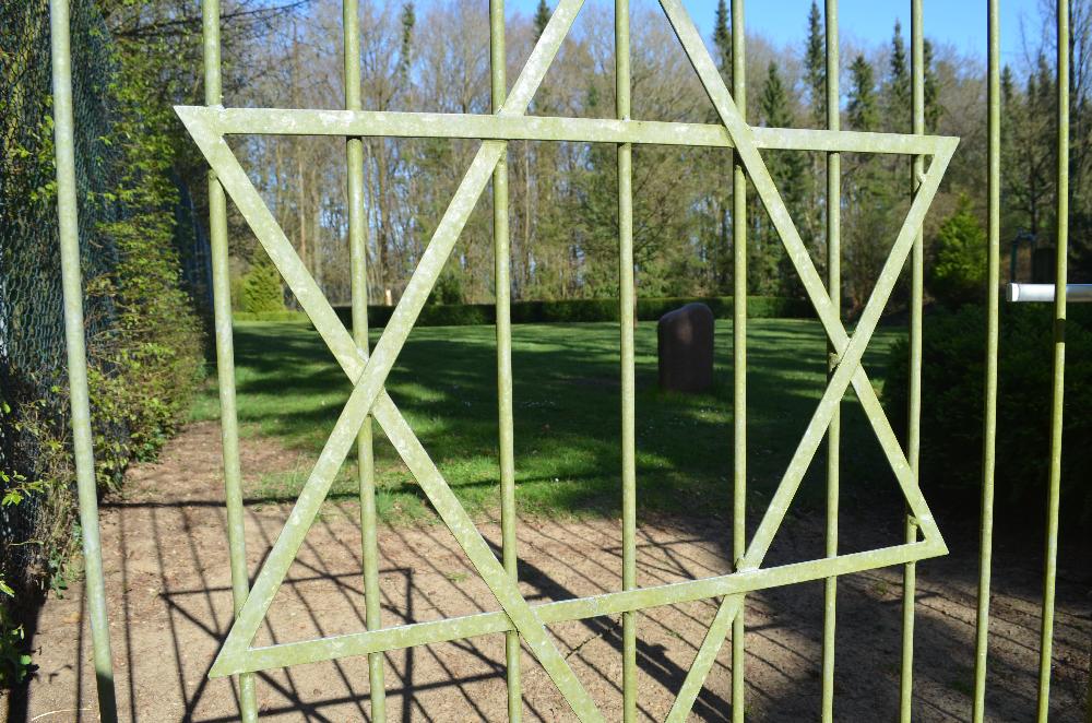 Frühling: Blick auf den jüdischer Friedhof