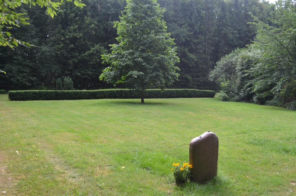 Sommer: Blick über den jüdischen Friedhof